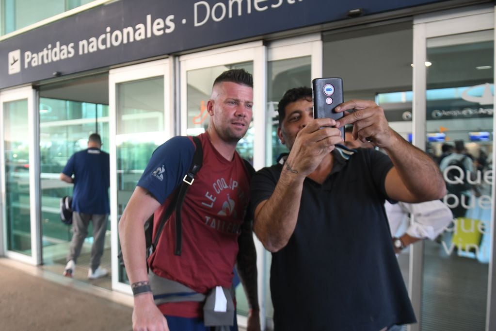 Partida desde el aeropuerto Córdoba de los jugadores y tecnicos del Club Atlético Talleres hacia Ecuador para jugar partido por la Copa Libertadores.