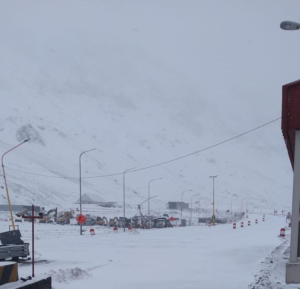 Fuertes nevadas en Alta Montaña.//Gentileza de Osvaldo Valle, de Gendarmería Nacional