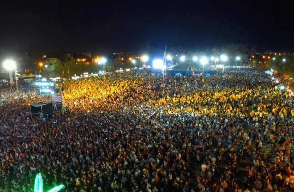 Más de 100.000 personas en la Fiesta de la Primavera