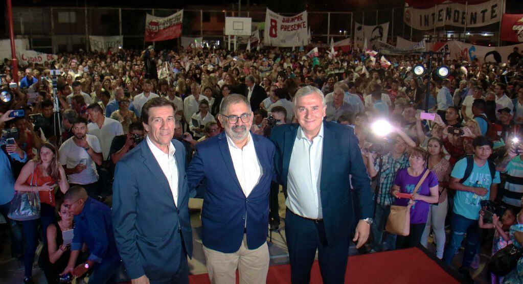 Acompañaron a Raúl Jorge en su presentación el gobernador Gerardo Morales y el ministro Carlos Sadir, ambos también protagonistas en la carrera electoral para los comicios de este año.