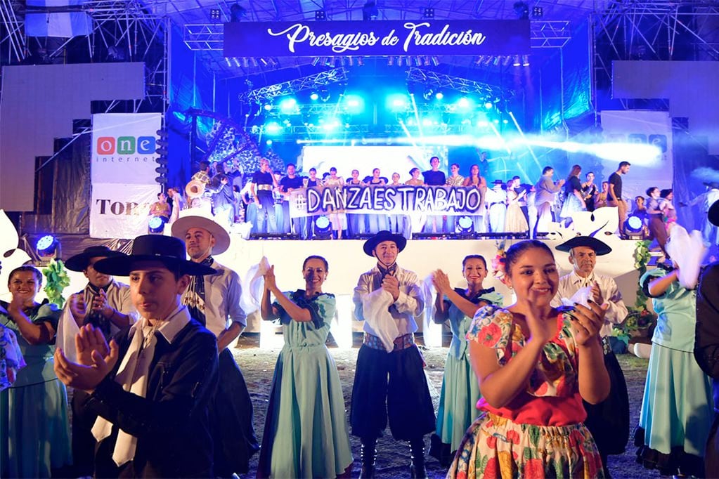 Rivadavia se viste de Vendimia y celebra su fiesta entre el canto y “Presagios de tradición”
La celebración se da en medio del festival Rivadavia Canta al País. Habrá 200 artistas en escena y se elegirá a la reina entre 13 postulantes.