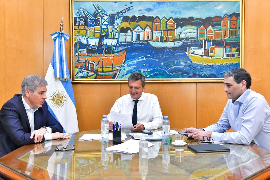 El ministro de Economía, Sergio Massa, mantuvo hoy un encuentro de trabajo con el presidente de YPF, Pablo González.  (Prensa Ministerio de Economía)
