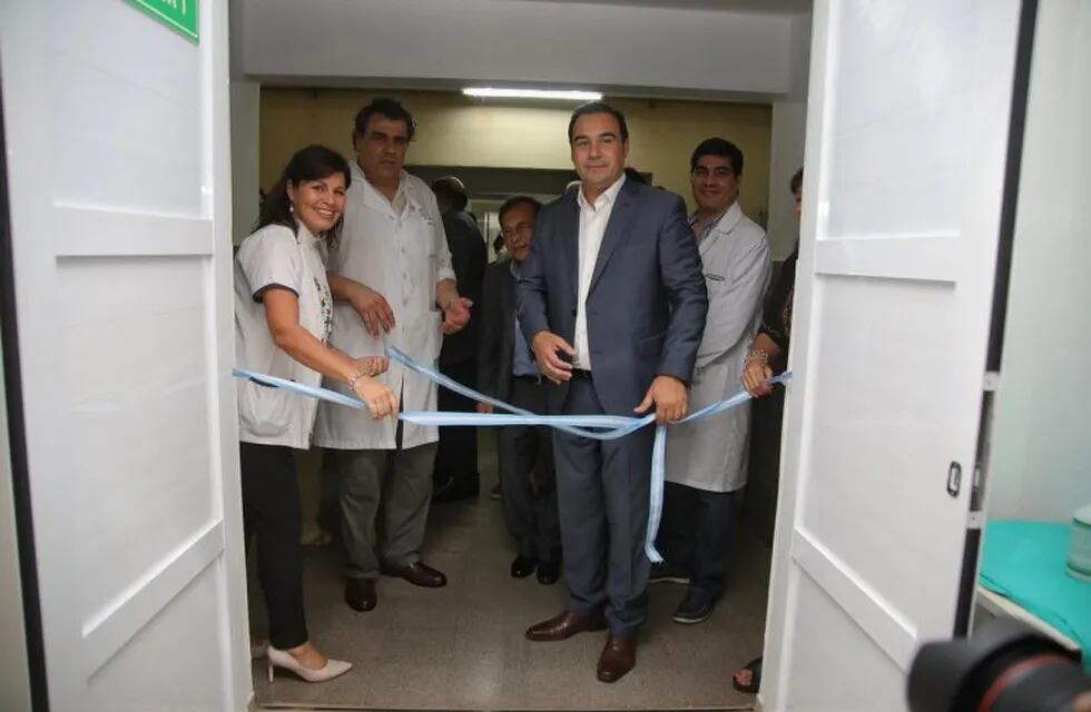 El gobernador Valdés inauguró el Banco de Leche Humana.
