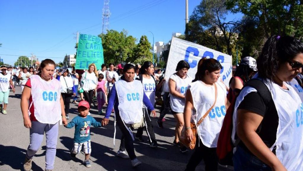 La Corriente Clasista Combativa realizó marchas en Roca para exigir la declaración de Emergencia Alimentaria.