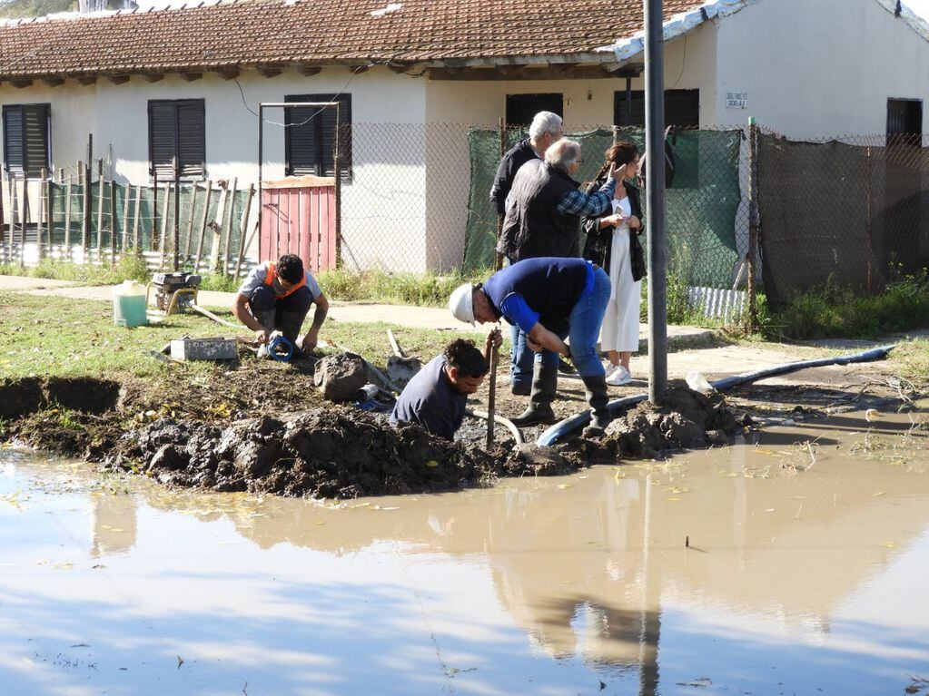 Punta Alta: ABSA reparó el caño de agua en calle González Fernández