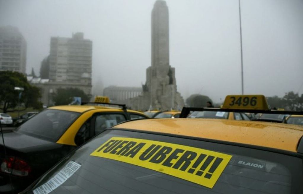 Protesta de taxistas rosarinos contra Uber
