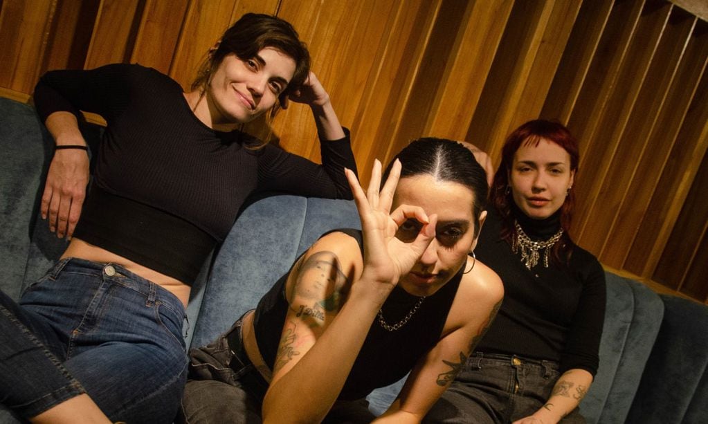 Kris Alaniz presentó “Twingo” en colaboración con Femigangsta y An Espil, el primer adelanto de su álbum Escándalo