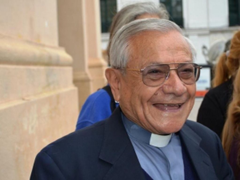 Murió el sacerdote Carlos Varas