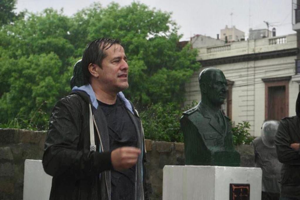 A una década de su muerte, colocaron un busto de Néstor Kirchner en Caballito (Twitter)
