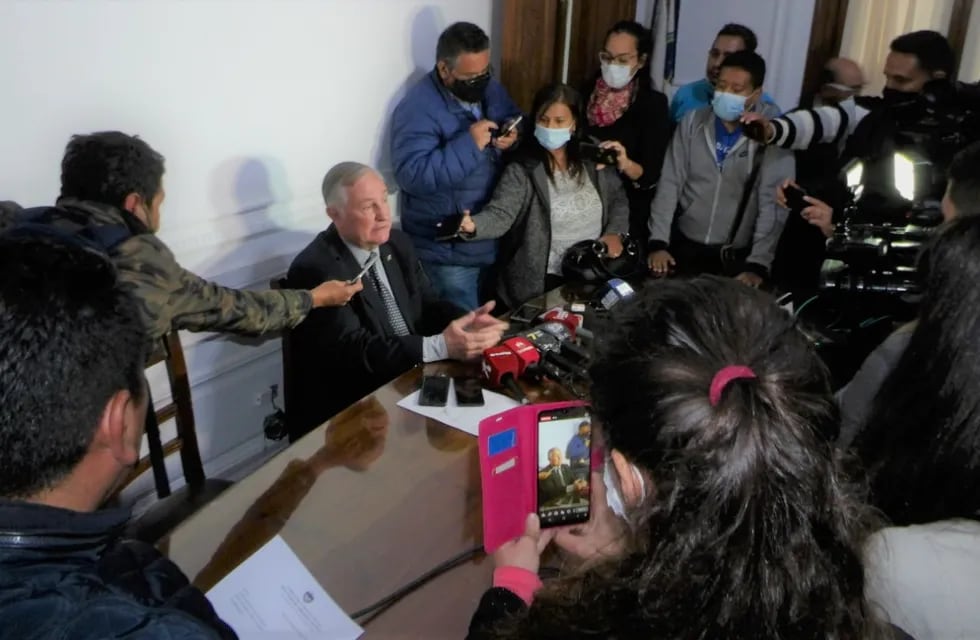 En conferencia de prensa Agustín Perassi anunció su renuncia al cargo de ministro de Gobierno de Jujuy y explicó los motivos: diferencias políticas con el gobernador Morales.