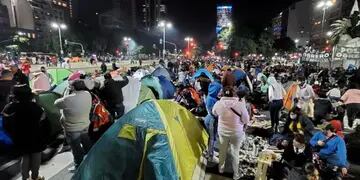 acampe piquetero en Avenida 9 de julio