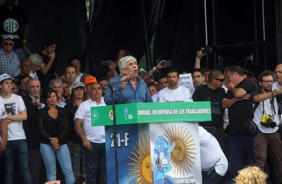 Moyano lanza el movimiento 21F, una alianza con los movimientos sociales. (AFP)