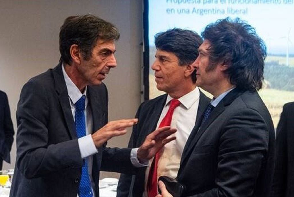 Eduardo Rodríguez Chirillo, nuevo secretario de Energía, junto a Nicolás Posse y Javier Milei. Foto: Gentileza