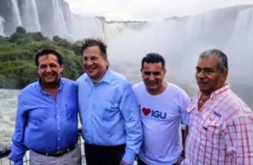 El presidente de Panamá, Juan Carlos Varela, en las Cataratas del Iguazú. (MisionesOnline)