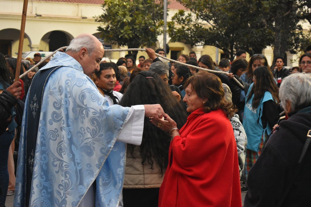 El obispo diocesano César Daniel Fernández encabeza las celebraciones en honor a la Virgen del Rosario que se desarrolla durante todo el mes de octubre en Jujuy.