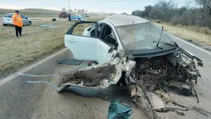 Impactante choque en la ruta 9, cerca de Oncativo, y que costó la vida de una mujer. (Bomberos de Oncativo)