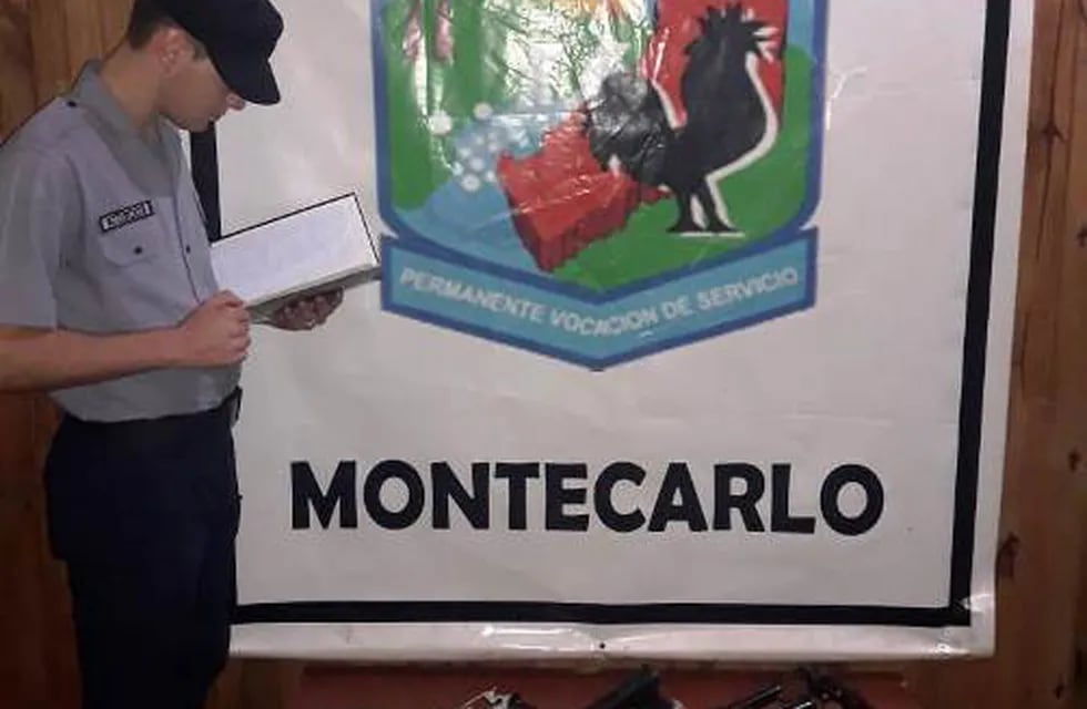Efectivos de la Policía de Montecarlo  realizaron un operativo para encontrar a los asaltantes. No hay detenidos