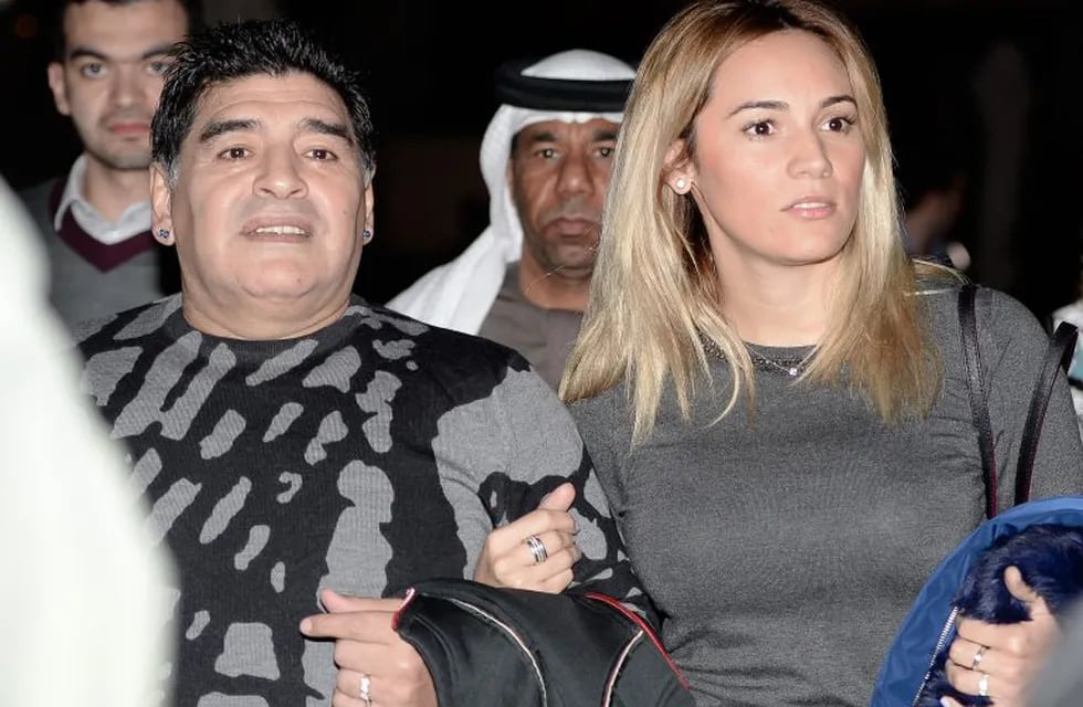 ARCHIVO - El ex futbolista argentino Diego Armando Maradona y su novia, Rocío Oliva, fotografiados el 02/02/2016 en Dubai, Emiratos u00c1rabes. El mítico deportista fue interrogado el 15/02/2017 por la Polícia espau00f1ola en Madrid tras una 