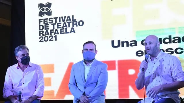 El intendente Luis Castellano, el secretario de Cultura, Claudio Stepffer y el programador Gustavo Mondino