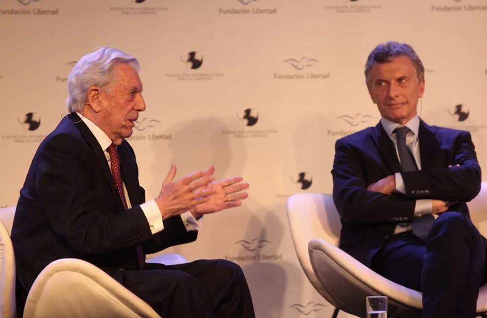 Mauricio Macri con Mario Vargas Llosa (Web)