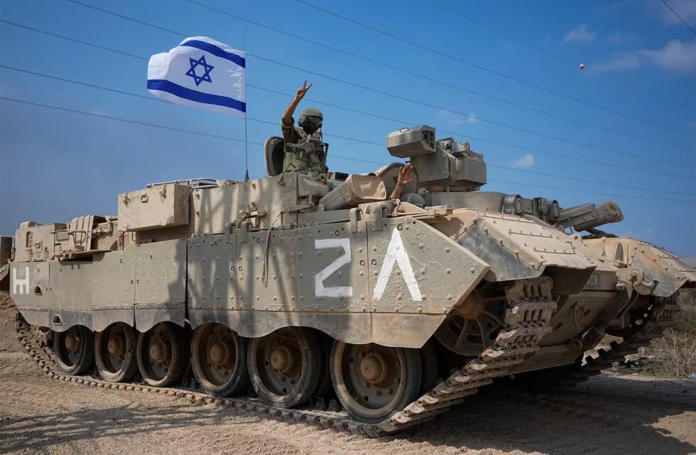 El ejército israelí incursiona en Gaza (AP).
