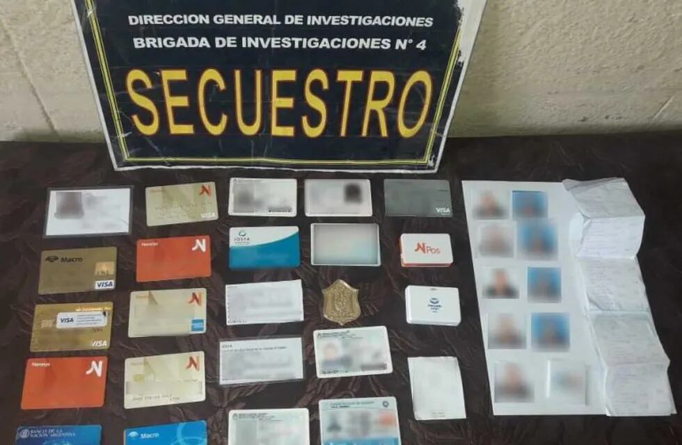 Detuvieron a una mujer hacía compras con tarjetas de crédito robadas (Policía de Salta)