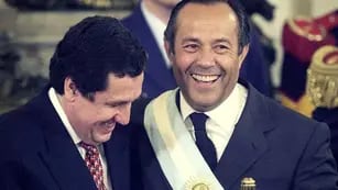 Alberto Rodríguez Saá asumiendo como presidente de la Nación Argentina. Año 2001