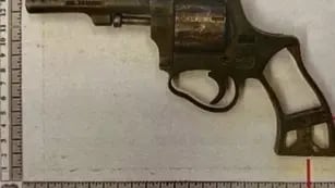 El revólver 22 plantado por policías en el caso Blas Correas. (La Voz)