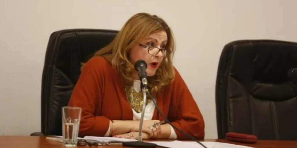 Tras ser agredido dos veces, la jueza Carina Álvarez permitió que la Federal proteja al profesor denunciado.