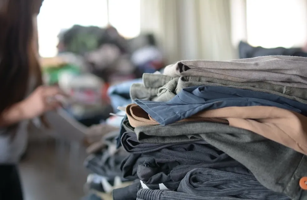 La campaña solidaria tiene como objetivo recolectar ropa para el invierno.