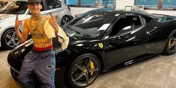 L-Gante amplió su colección de autos: se compró una Ferrari negra de medio millón de dólares y pagó en efectivo