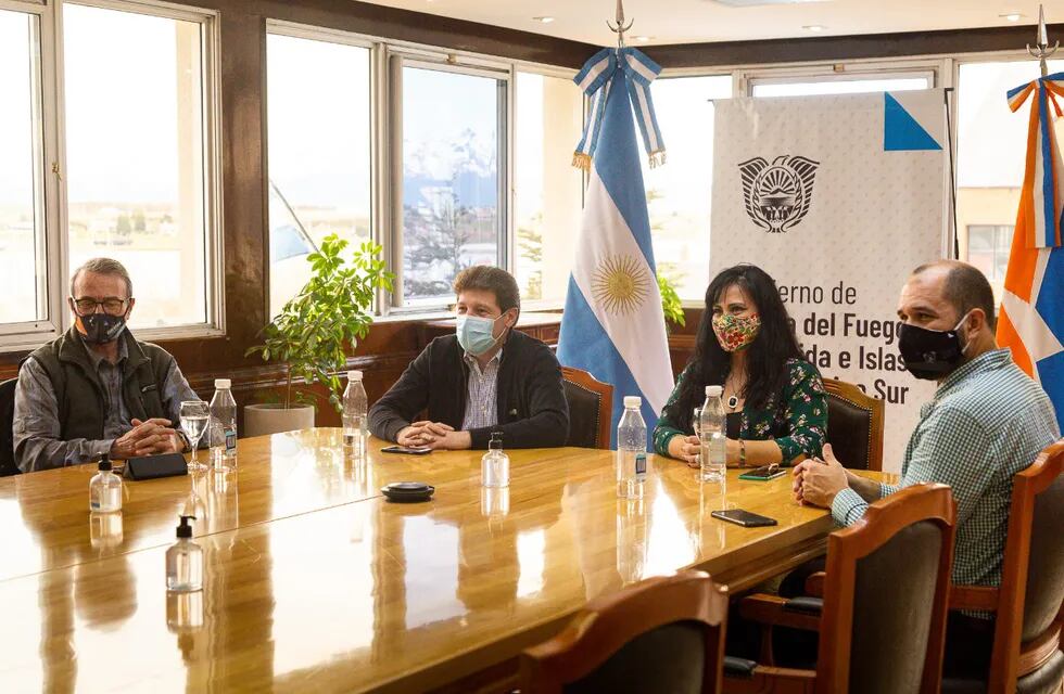 Se anunciaron las ciudades seleccionadas para emplazar los establecimientos portuarios que permitirán concretar la unión por aguas argentinas de ambas provincias.