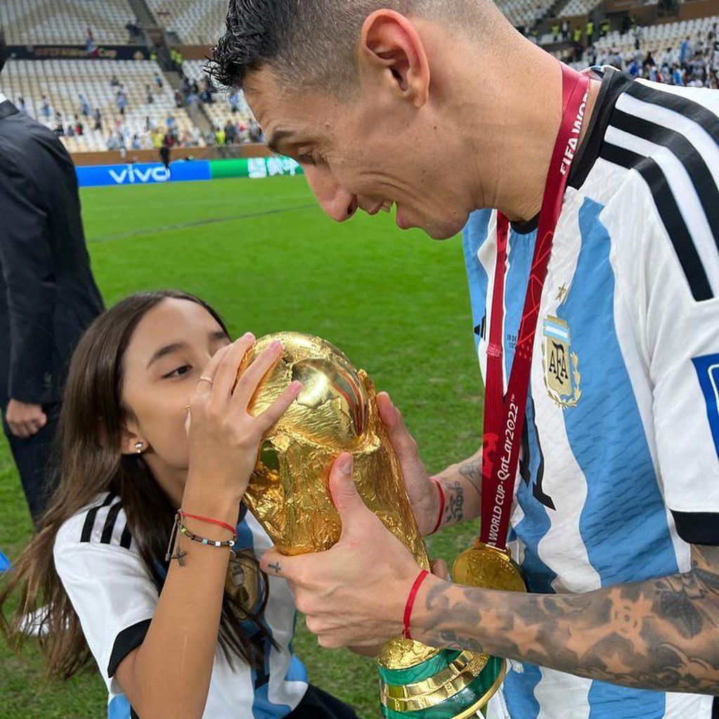 La hija del exjugador de PSG celebró el campeonato mundial en el Estadio Lusail.