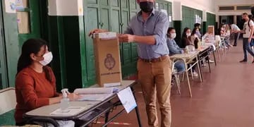 PASO 2021 en Misiones: votó Martín Arjol, candidato de Juntos por Misiones