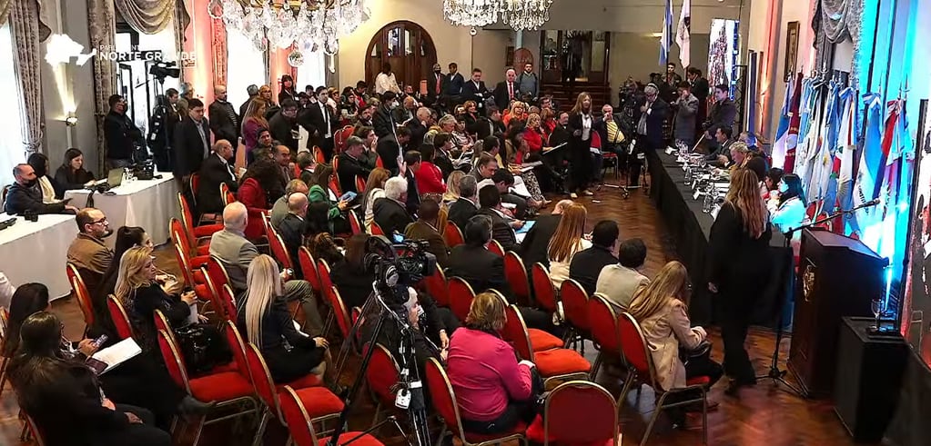 Más de un centenar de legisladores de las diez provincias tomaron parte del plenario presidido por la vicegobernadora de La Rioja, Florencia López.