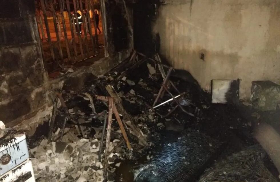 El fuego se desató en una vivienda de calle Sabattini al 3100. (Min. Seguridad)