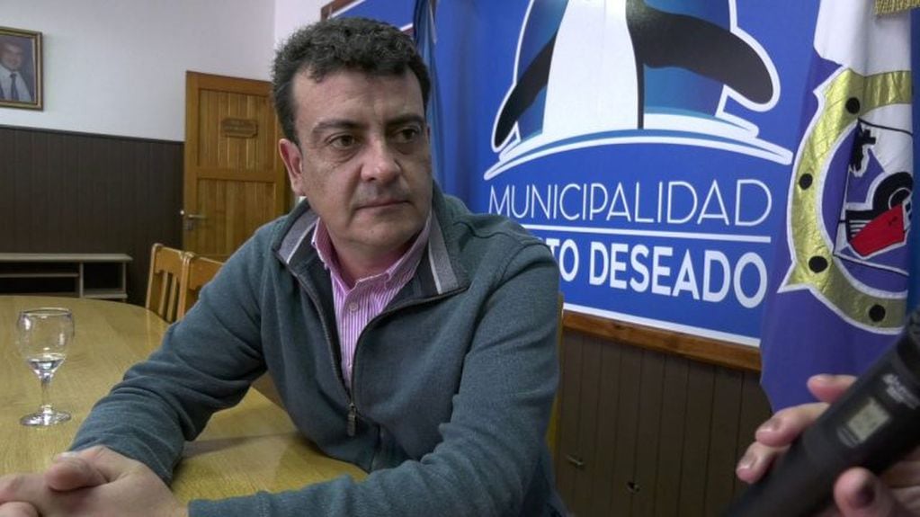 Gustavo González, Intendente de puerto deseado
