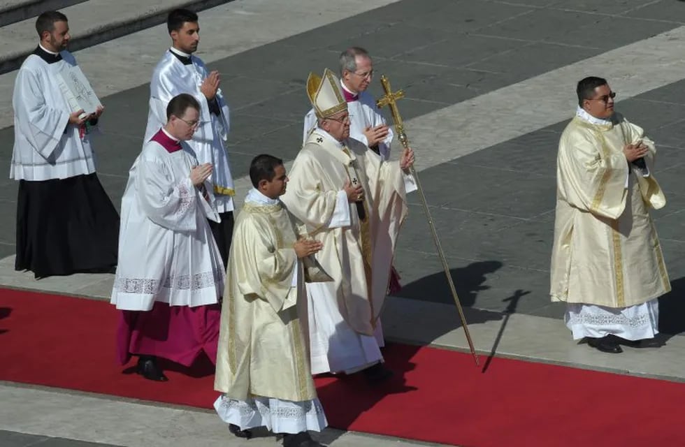 Pope Francis (C) leads a canonization mass on October 16, 2016 at St Peter's square in Vatican. Pope Francis canonises Argentine 