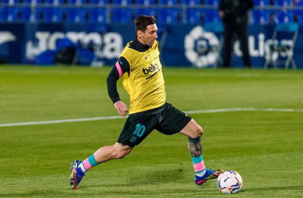 17 October 2020, Spain, Madrid: Barcelona's Lionel Messi warms up prior to the start of the Spanish Primera Division soccer match between Getafe CF and FC Barcelona at Coliseo Alfonso Perez. Photo: Indira/DAX via ZUMA Wire/dpa