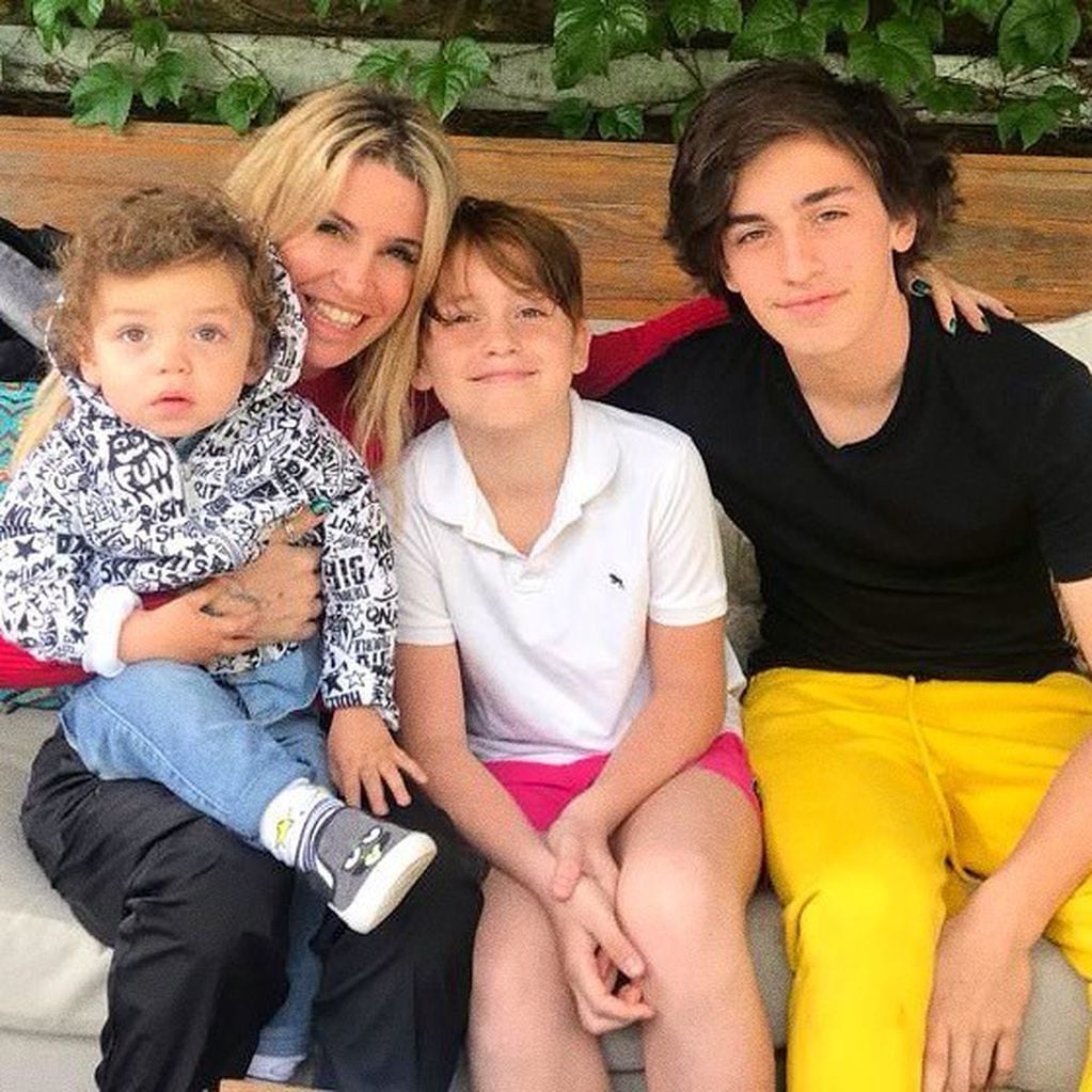 Florencia Peña festejó el Día de la Madre junto a sus tres hijos y compartió una tierna postal (Foto: Instagram/ @flor_de_p)