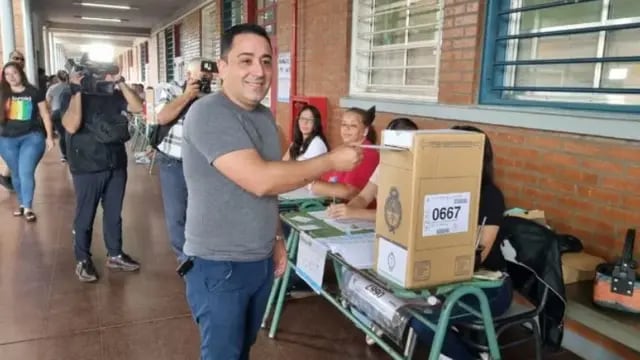 Elecciones 2023: emitió su voto en Posadas Alberto Arrúa