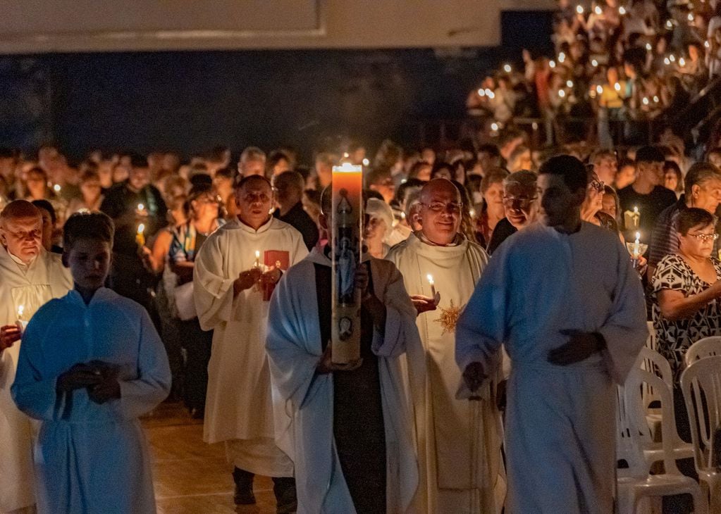 Miles de fieles celebraron Semana Santa en Maipú.