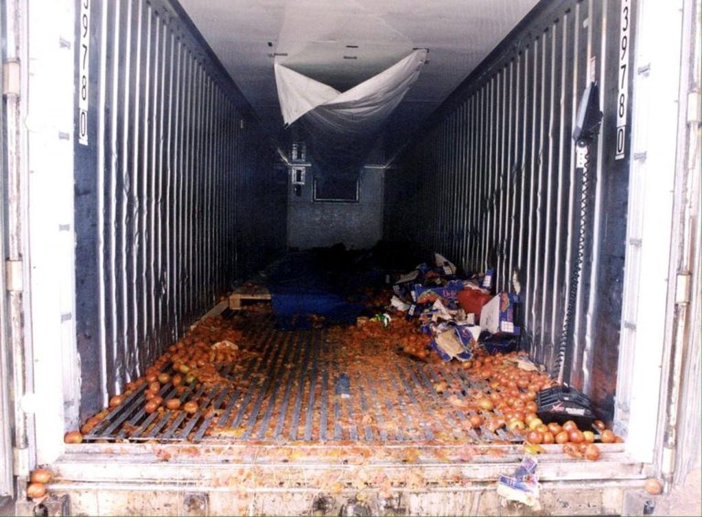 Las 39 personas viajaban en un camión de traslado de tomates. (EFE/EPA/KENT POLICE)