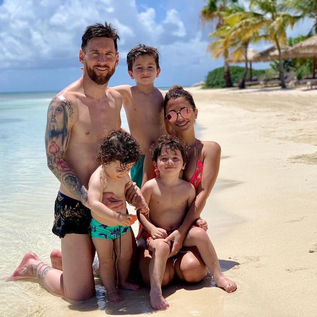 Antonela Roccuzzo junto a su familia de vacaciones en 2019.