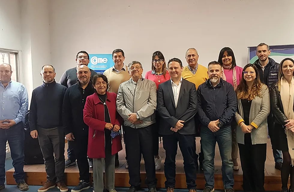 Jorge Gurrieri (al centro) fue reelecto en la presidencia de la Cámara de Comercio Exterior de Jujuy. "El futuro de Jujuy está en el sector exportador", dijo al asumir.