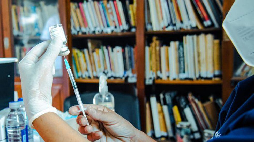 El departamento habilitó un centro de vacunación en un lugar muy distinto a los demás puntos de Mendoza, están vacunando desde una biblioteca.