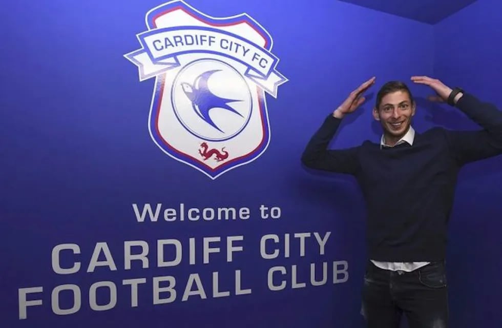 Emiliano Sala tras fichar por el Cardiff City.