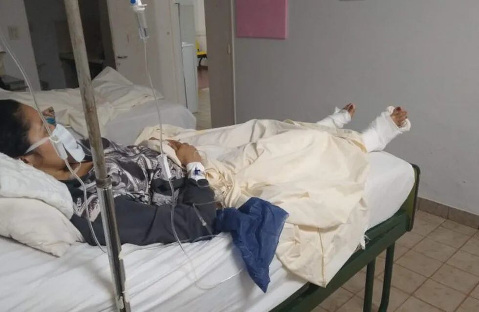 La mujer herida sigue internada en el hospital Samic.
