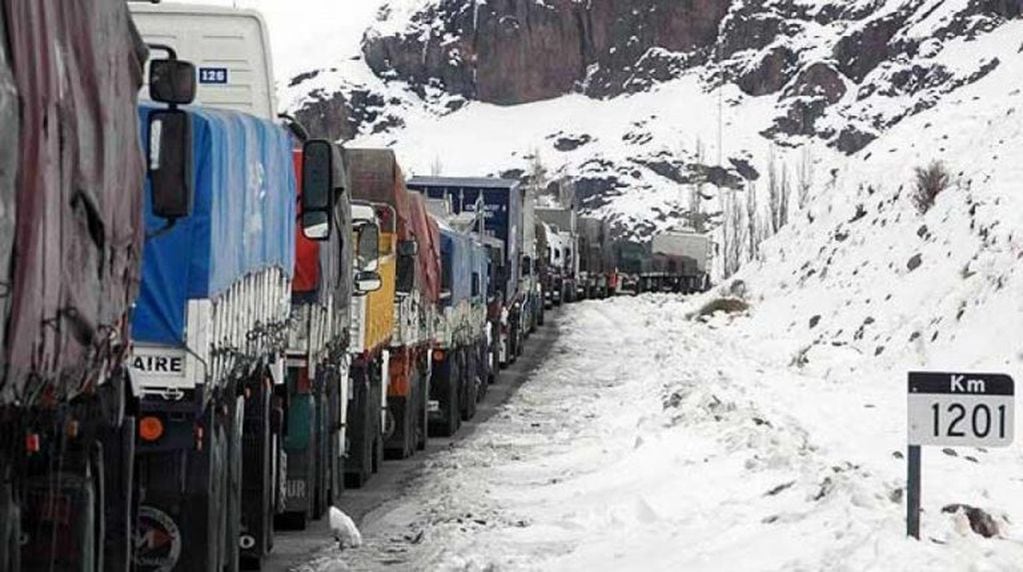 Camiones varados en Alta Montaña\u002E