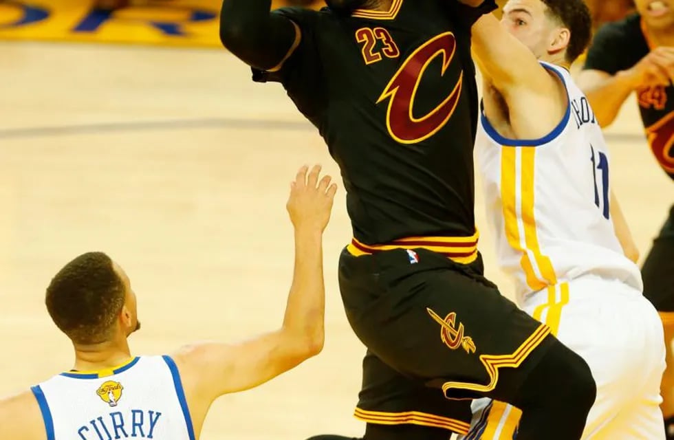 (FILES) This file photo taken on June 18, 2016 shows Cleveland Cavaliers forward LeBron James as he looks to pass the ball over Golden State Warriors guard Stephen Curry during the second quarter in Game 7 of the NBA Finals in Oakland, California. nA racial slur was spray-painted on the front gate of Cleveland Cavaliers star LeBron James's $20 million (17.8 million euros) Los Angeles home, police said on May 31, 2017. Los Angeles police officer Aareon Jefferson said police were called to the house in the upscale Brentwood neighborhood around 6:45 am, and by the time they arrived the graffiti had been painted over by property management staff.The case is being investigated by personnel from the Los Angeles Police Department's West Los Angeles Station.n / AFP PHOTO / Beck Diefenbach